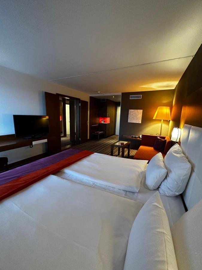 Moevenpick Hotel Zurich Airport Opfikon-Glattbrugg Dış mekan fotoğraf
